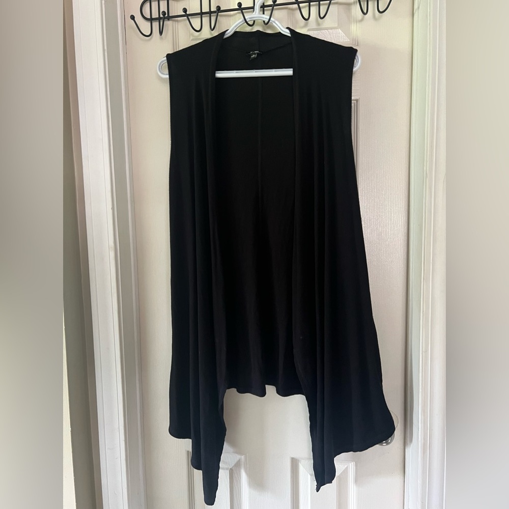 Cable and Gauge black sleeveless cardigan size medium